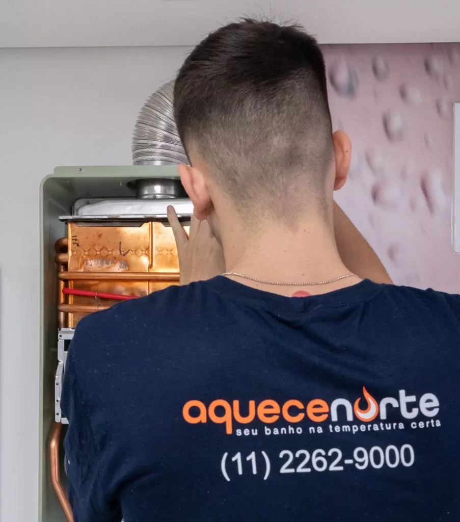 profissional Norte Aquecedores seguindo as normas para instalação de aquecedor a gás
