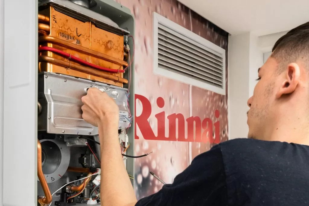 profissional qualificado para resolver problema de aquecedor a gás saindo pouca água